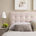 Tête de lit capitonnée en velours Carson Carrington Labbgard Grand lit (Queen-size) couleur biscuit